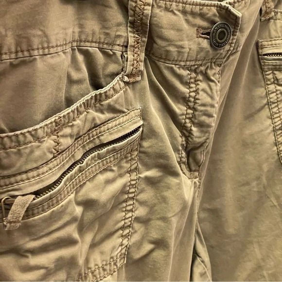 Ann Taylor cargo capris - Picture 5 of 10